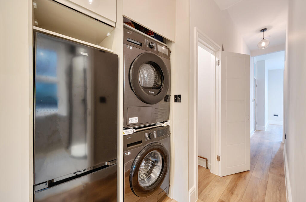 1365603-5-68f0969...