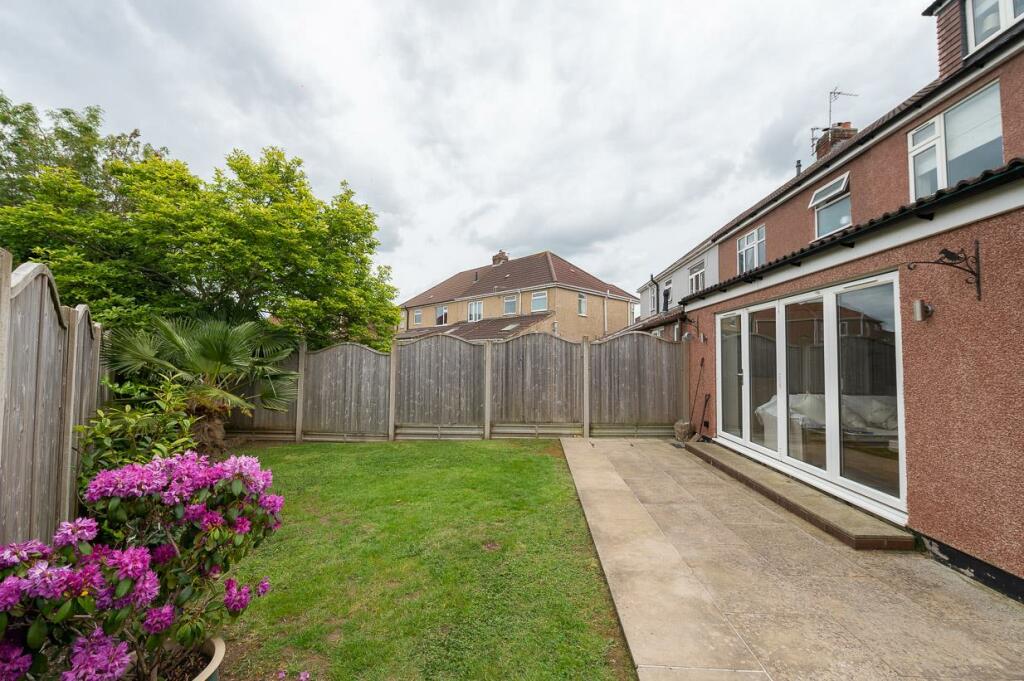 Rear garden pic 3.jpg