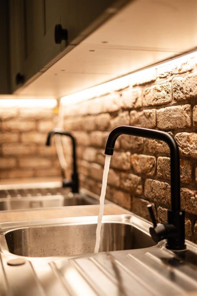 Kitchendownstairs69.jpg