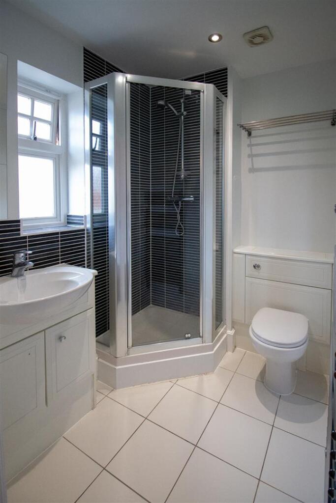 2 Corinth Court - Ensuite.jpg