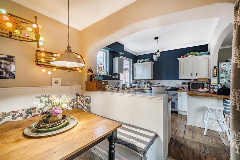 Kitchen / Dining Area