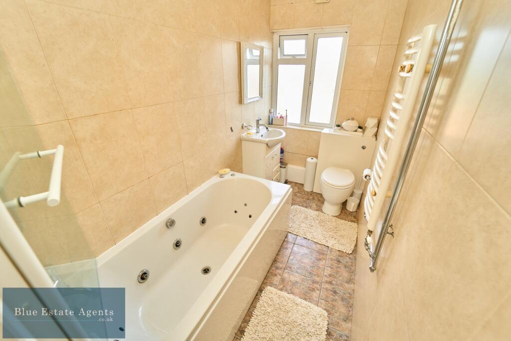 Family Bathroom Suite