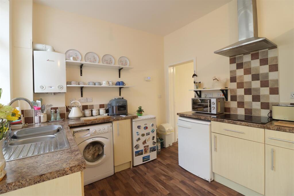 Kitchen 4.jpg