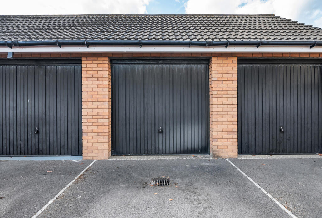 1298712-3-68309b8...