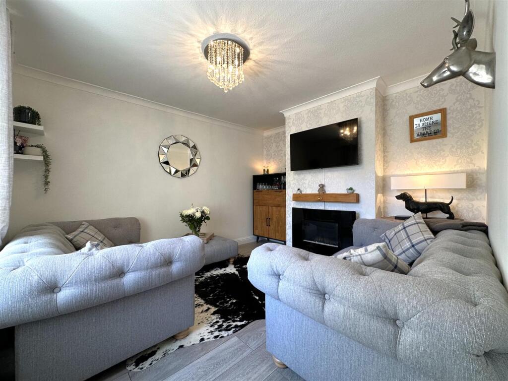 Lovely Lounge 108