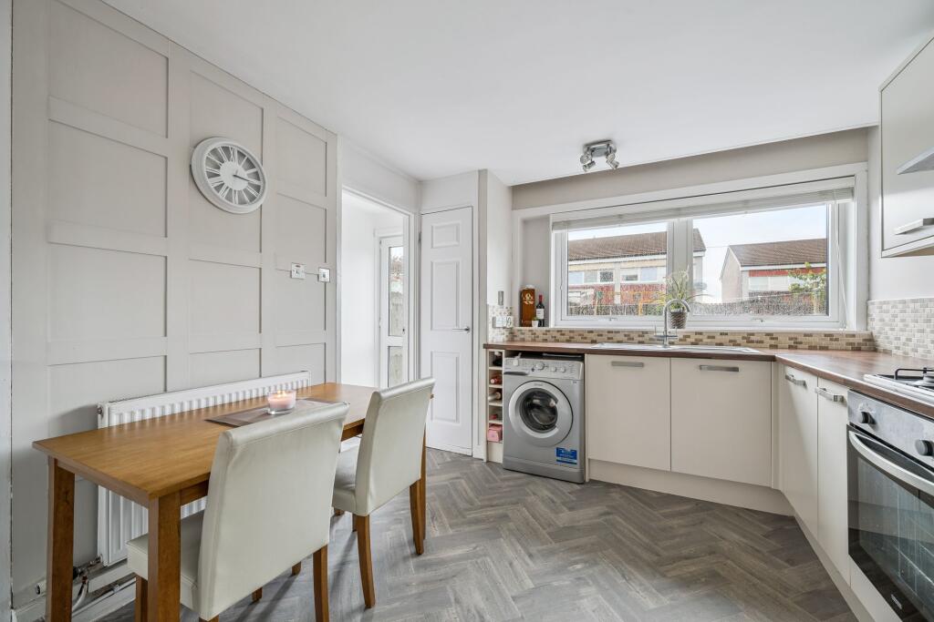 Kitchen / Dining Area