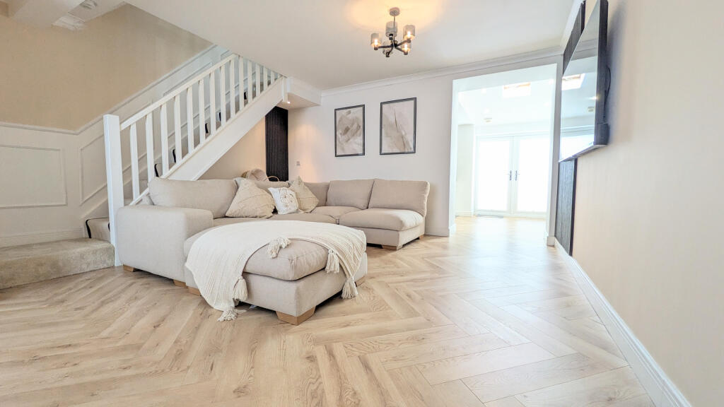 PXL_20250904_085055455.MP~2