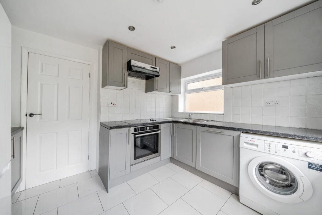 1320298-11-686bb9...