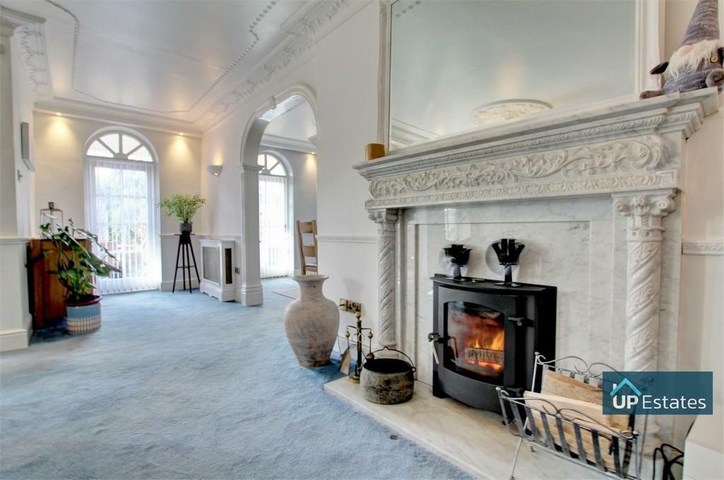Fireplace 1.jpg