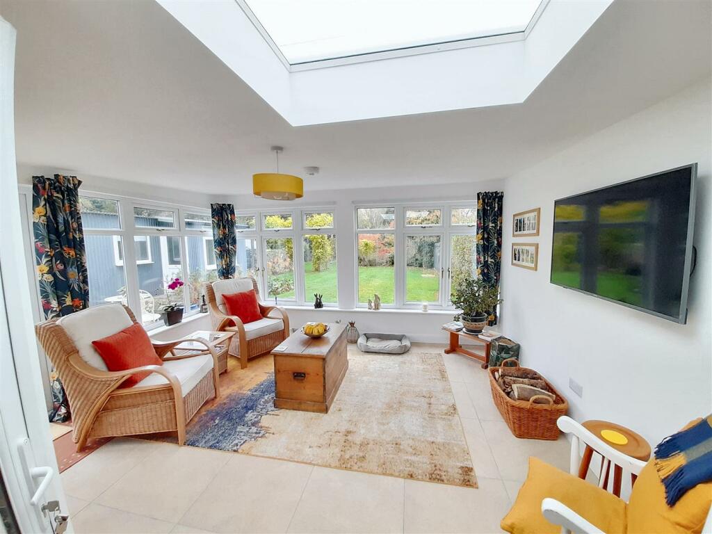 Garden room 1 new.jpg