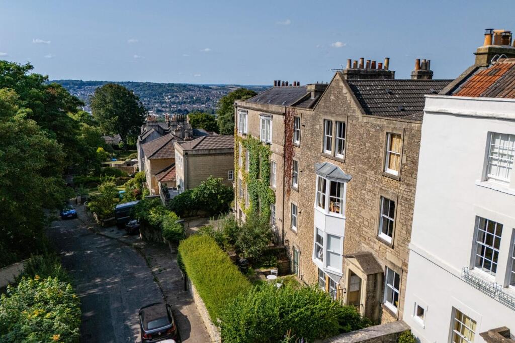 Flat 1 7 Mount Beacon BA1 5QP-16.jpg