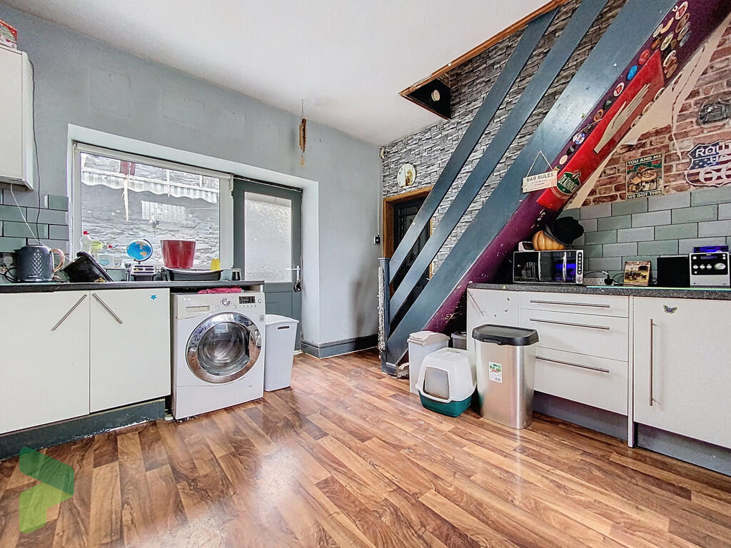 Fully Fitted Dini...