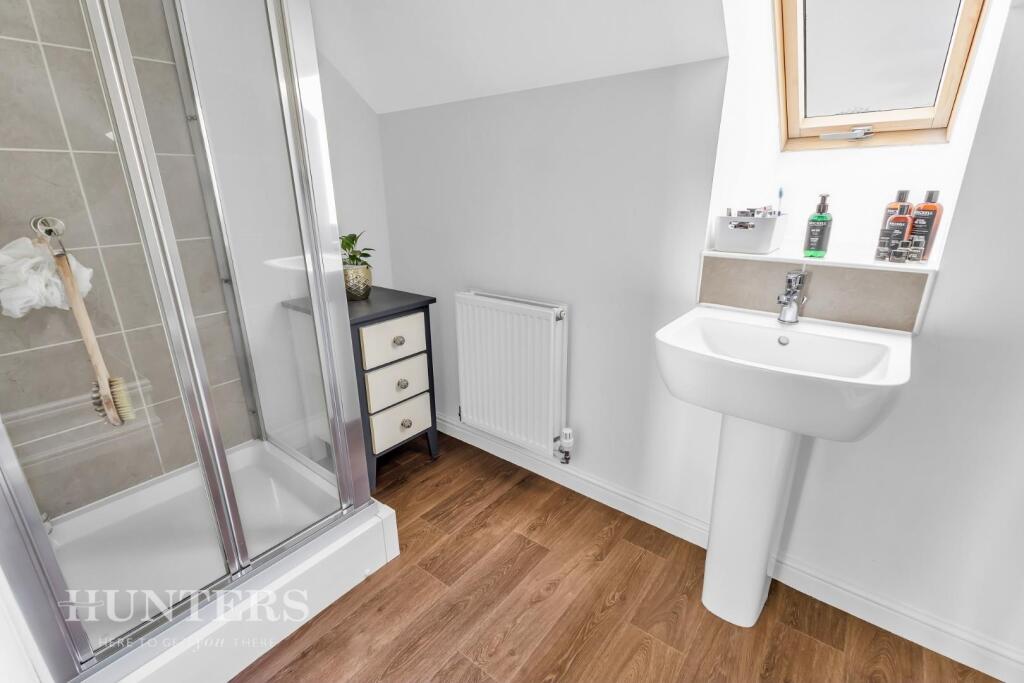 En-suite bathroom