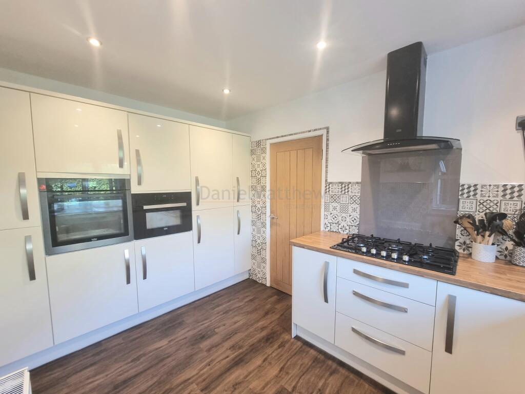 Kitchen/ Breakfast Room