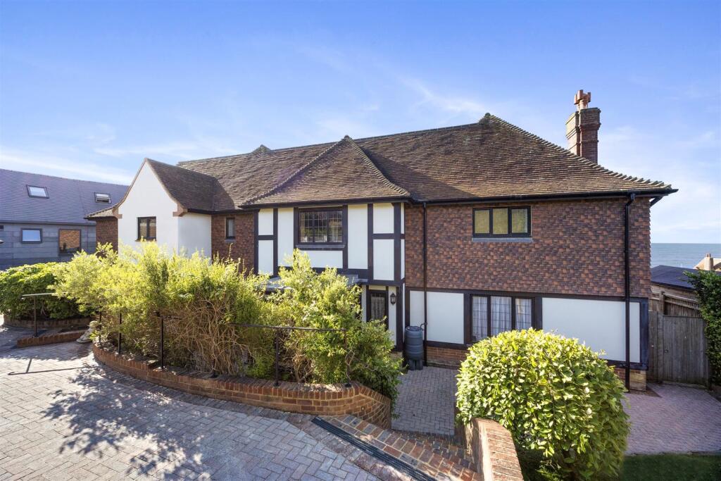 Roedean Crescent, 4-002.jpg