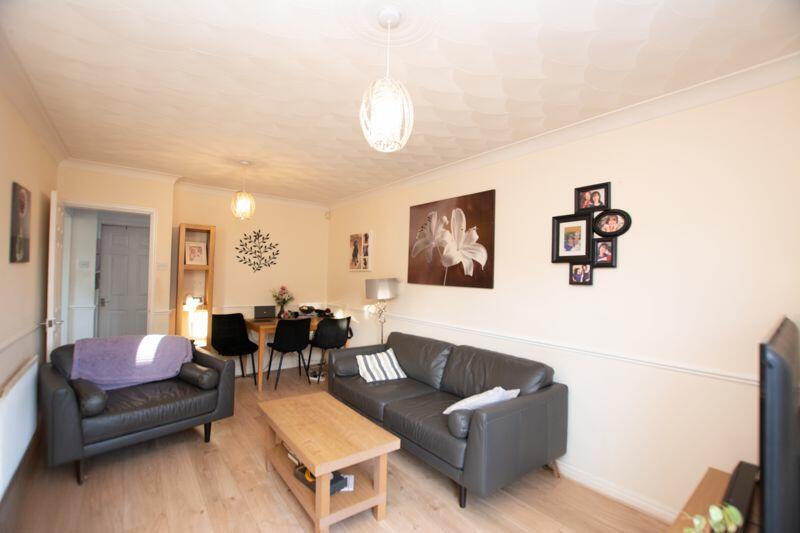 Lounge/Dining