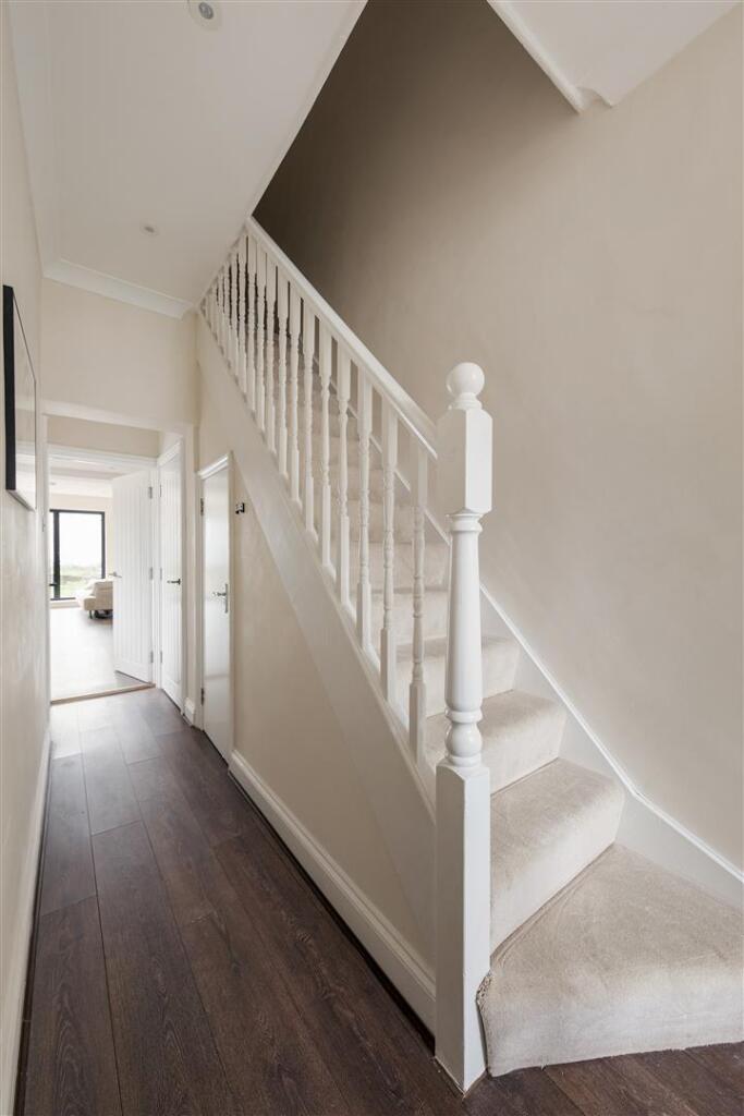 Leasowes Road E10