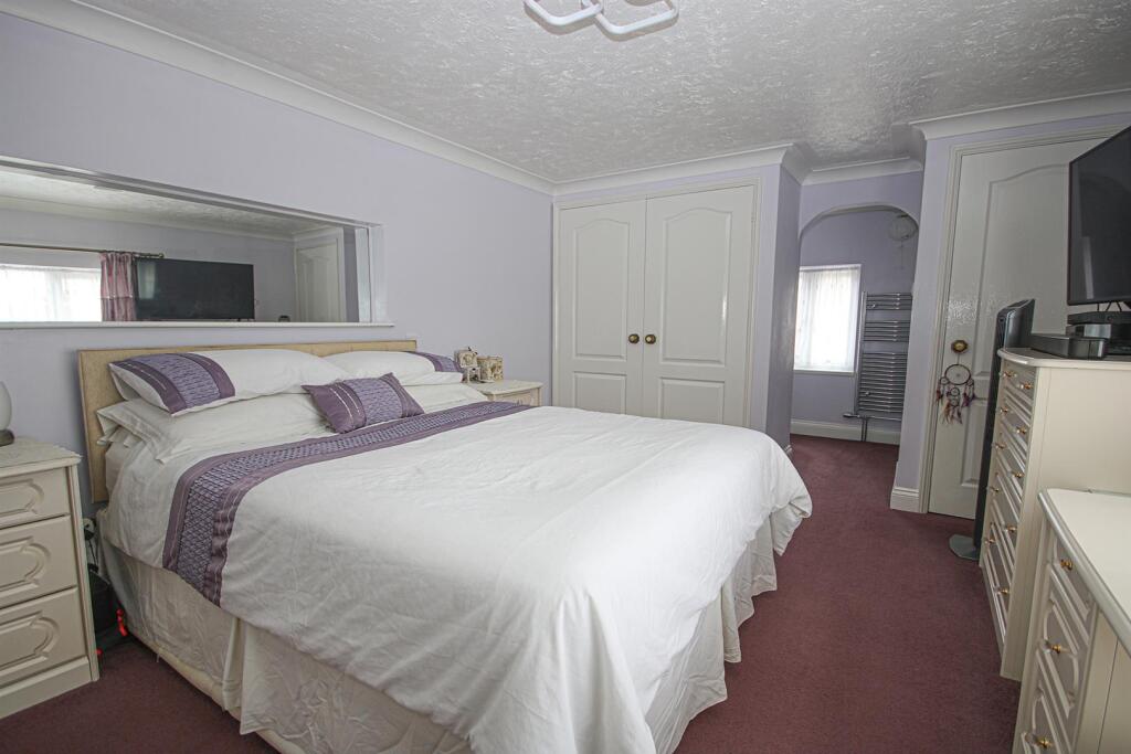 Bed 1 2.jpg