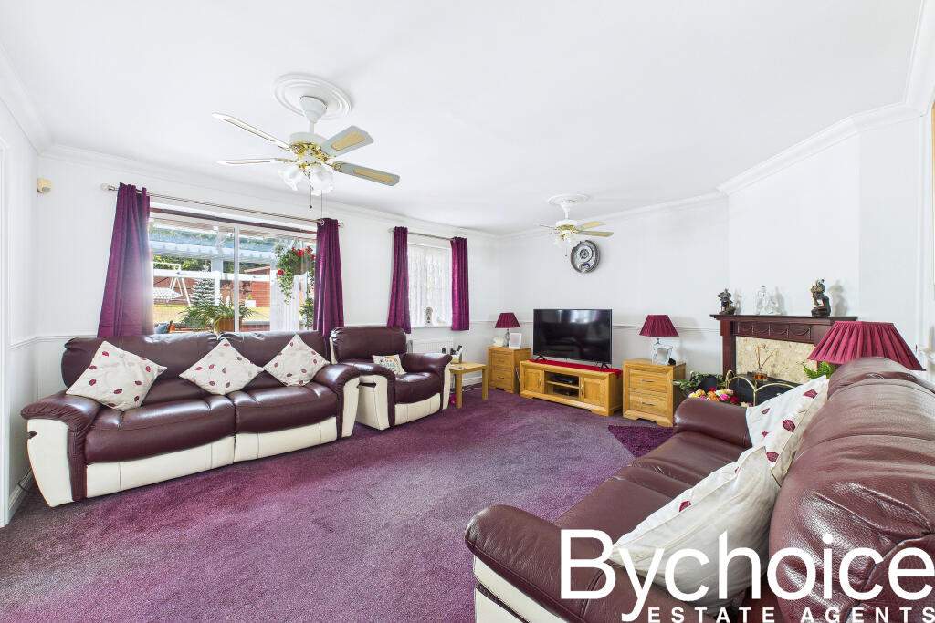 CAM05454G0-PR0052-STILL007