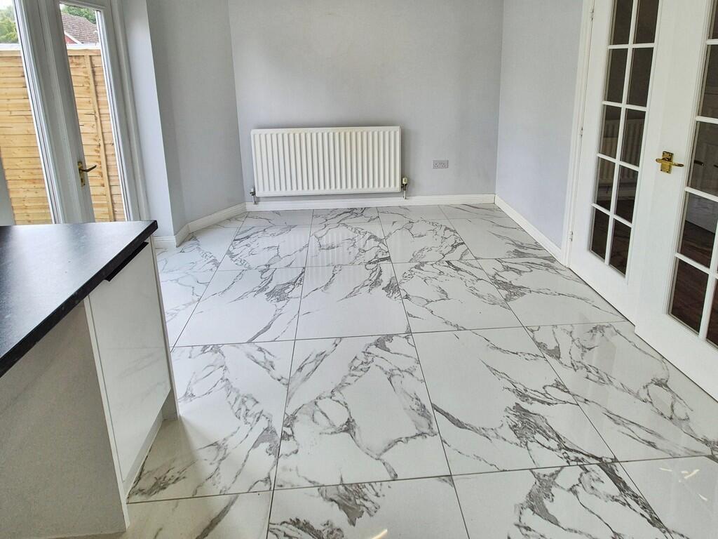 Kitchen/Breakfast...