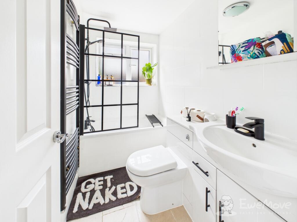 CAM03624G0-PR0153-STILL014