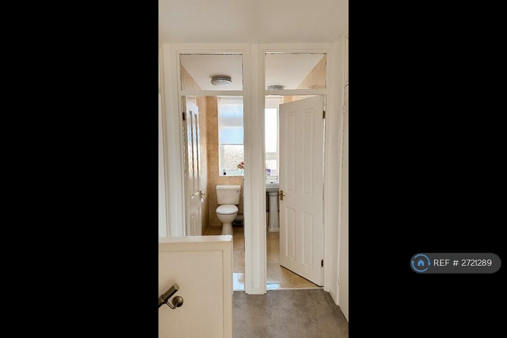 Bathroom &amp; Toilet