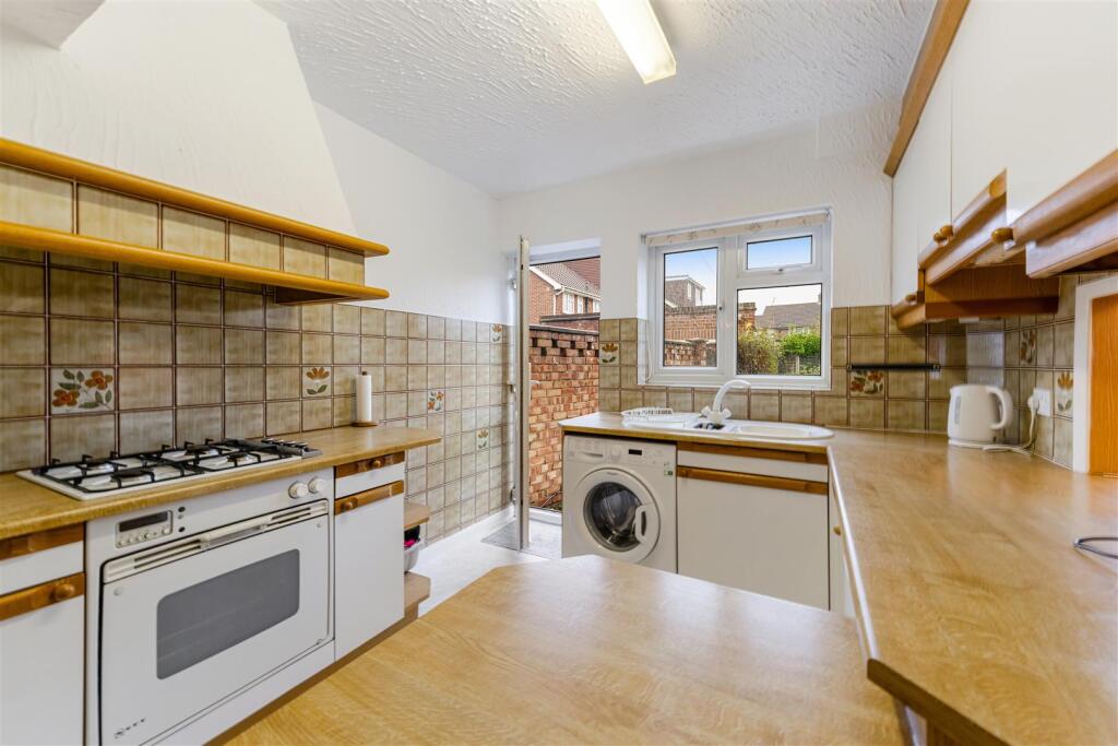 14 Lynton Close, Isleworth TW7 7ET-20.JPG