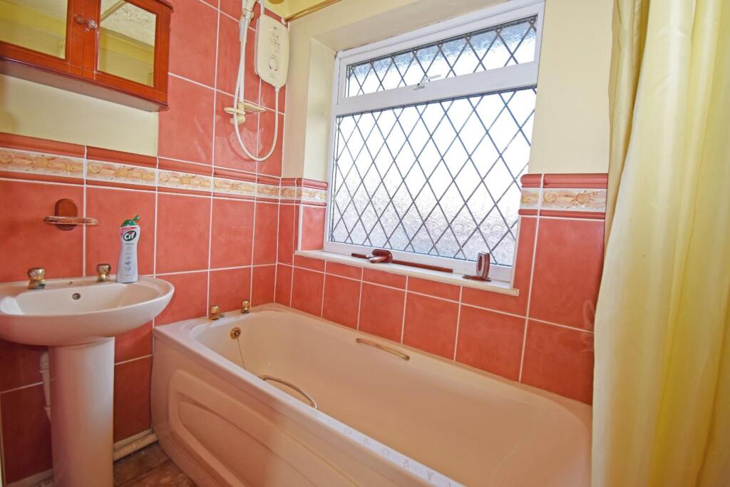 94A Barley Mow Lane, bathroom.jpg