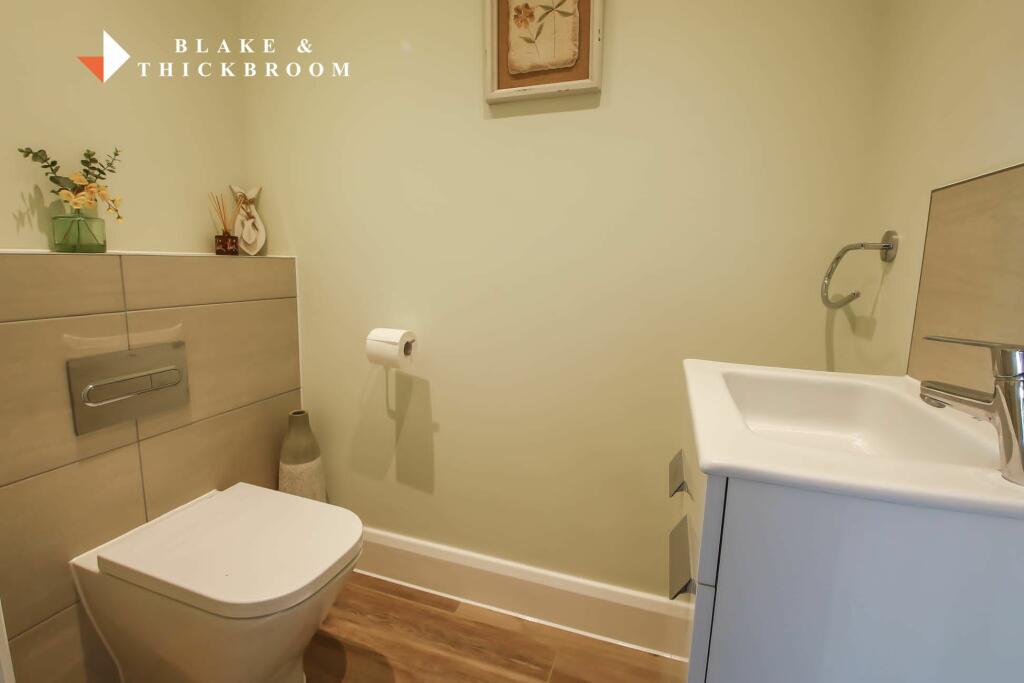 GROUND FLOOR CLOAKROOM