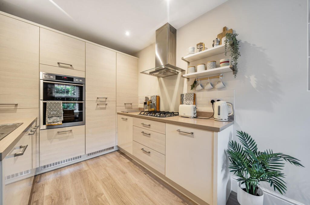 1313342-18-685ad7...