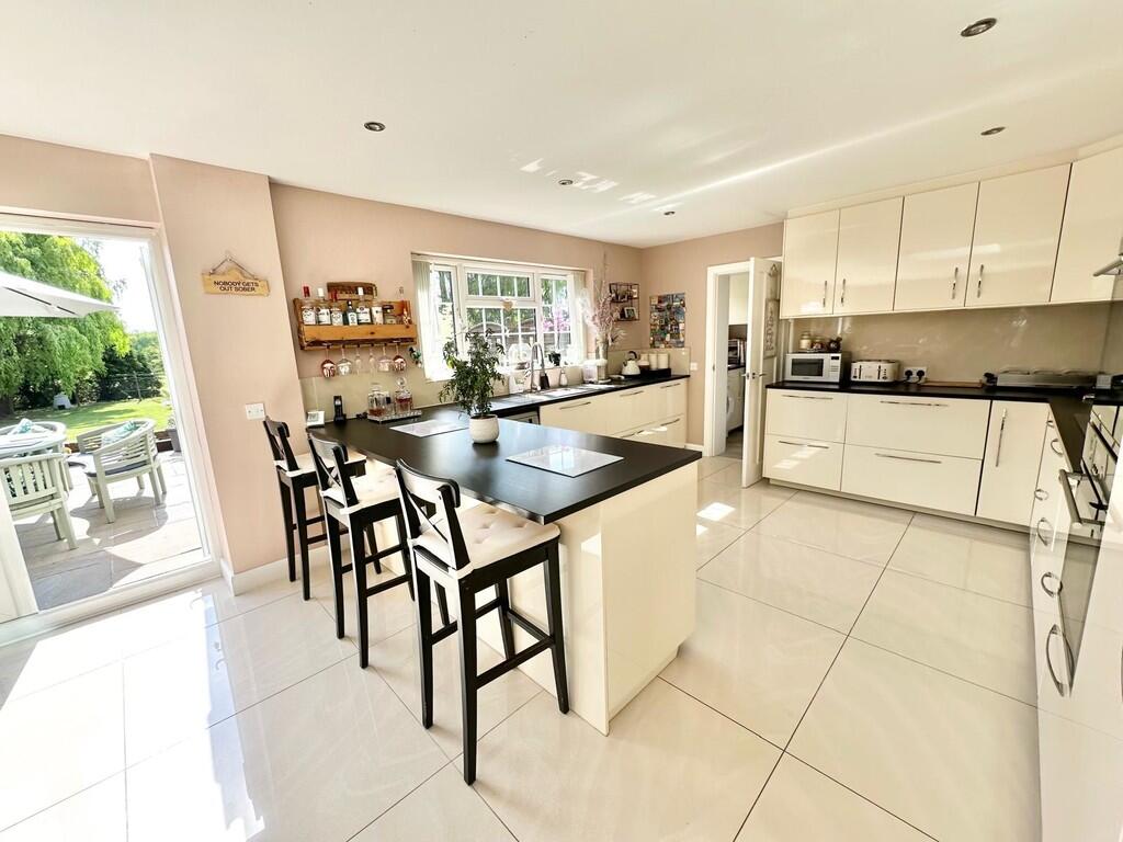 IMG-20250520-WA00...