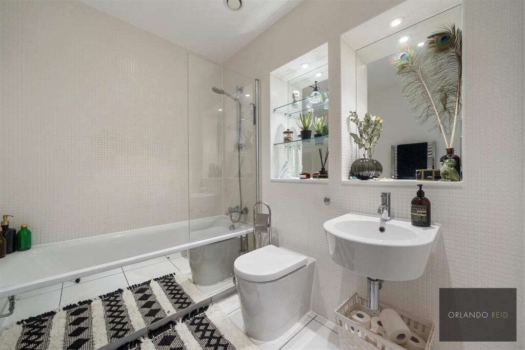 Flat 308, Zachary House SW9 0AF-3.jpg