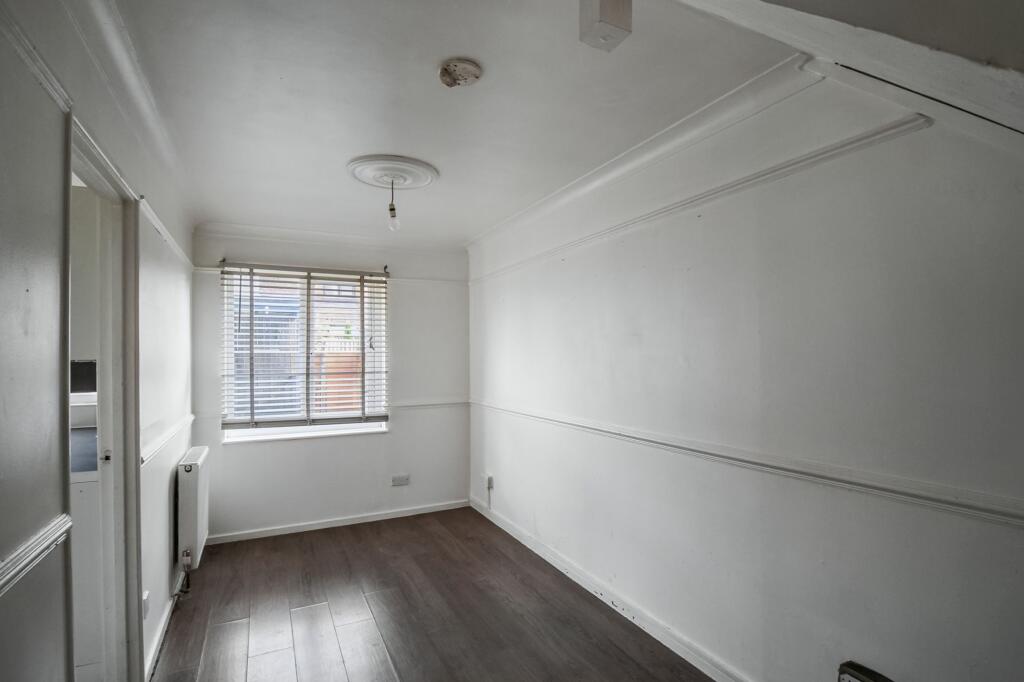 13 Oakley Close, Beckton, London E6 5RT