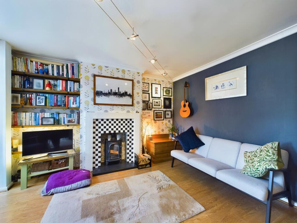 CAM02023G0-PR0112-STILL027