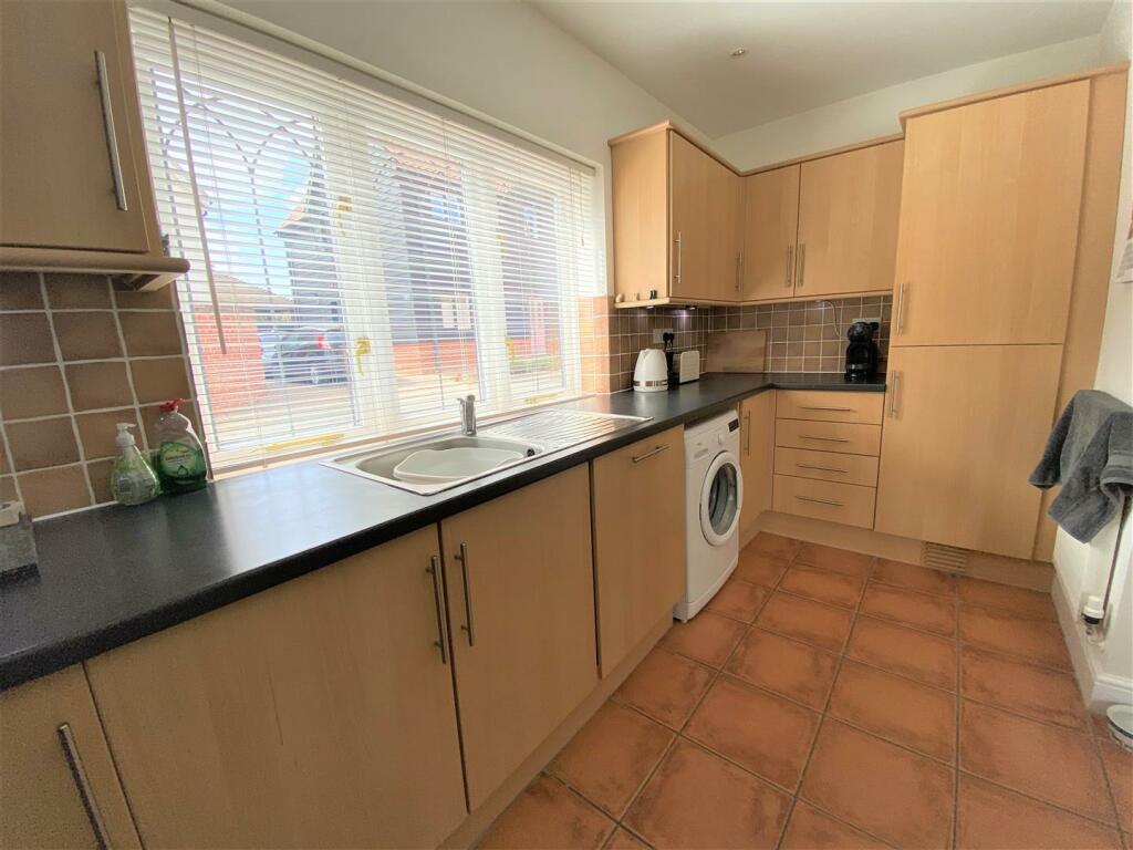 Kitchen 2.jpg