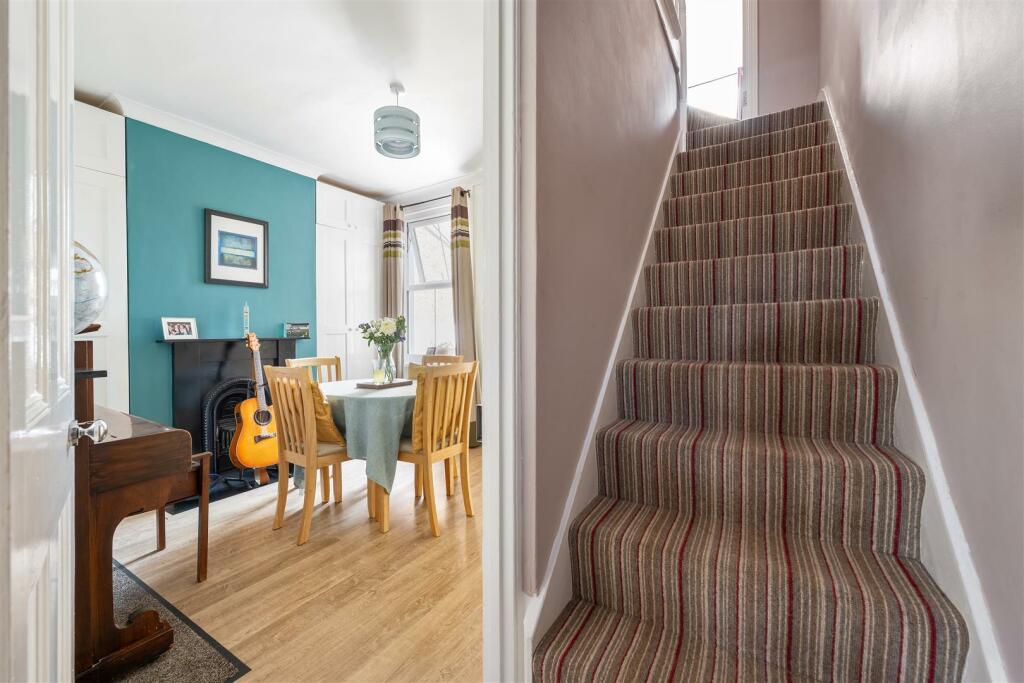 Clifton Avenue, E17