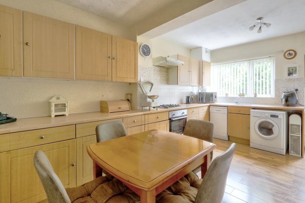 1551637