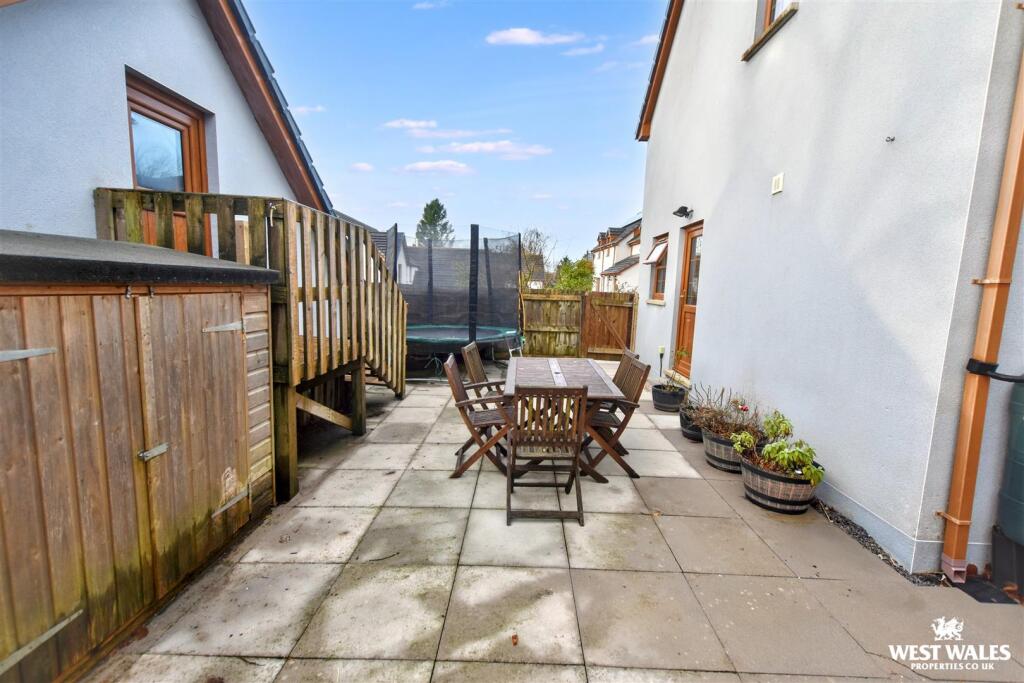 6 - 2025-12-12T203824.485.jpg