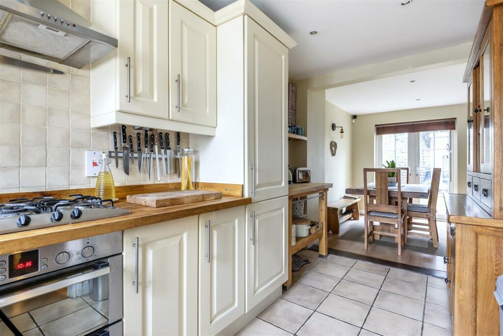 33a High St, Silverstone