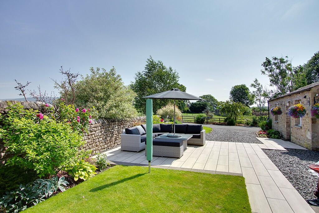 Gardens &amp; terrace