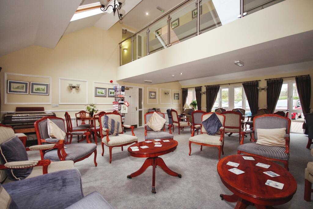 COMMUNAL LOUNGE