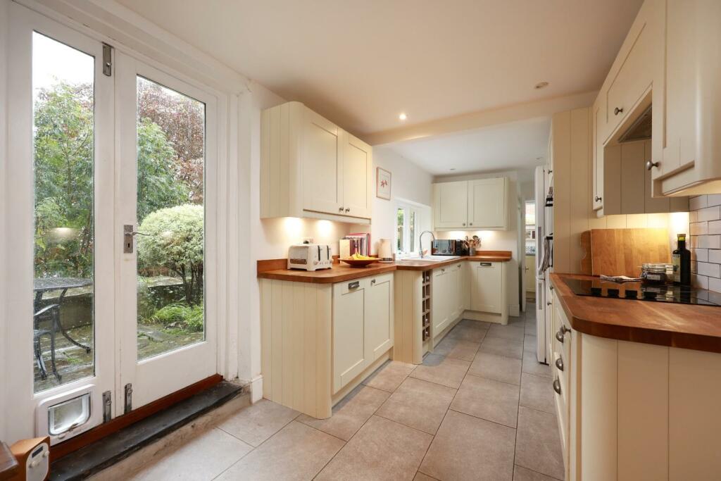 24 Montague Hill 28.JPG