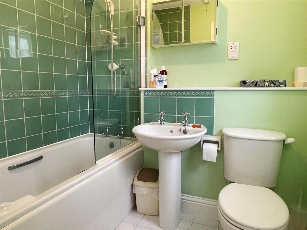 En Suite 2.JPG