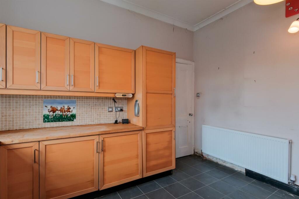 014-76 Hirst Road Harthill, ML7 5TL.jpg