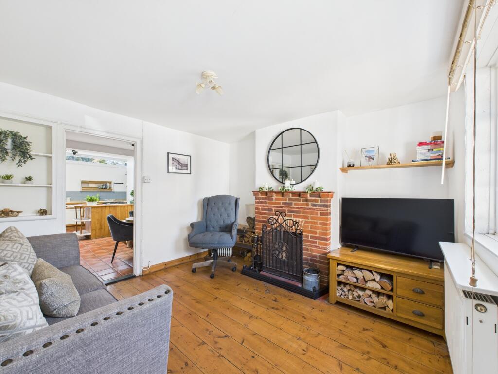 CAM02909G0-PR0374-STILL005