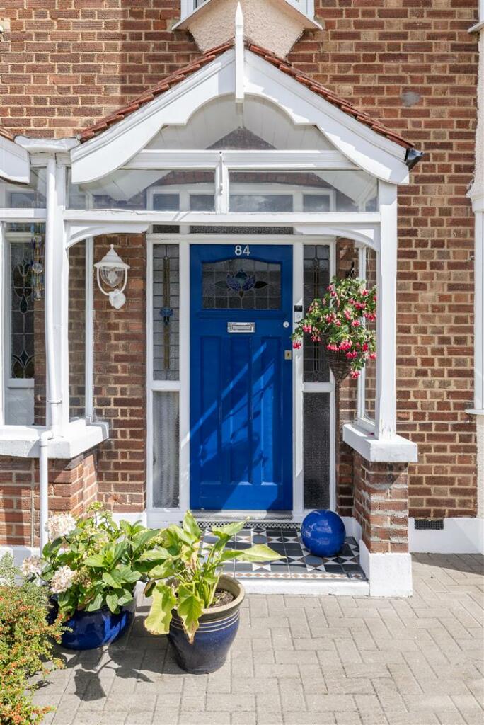 Richmond Crescent, E4