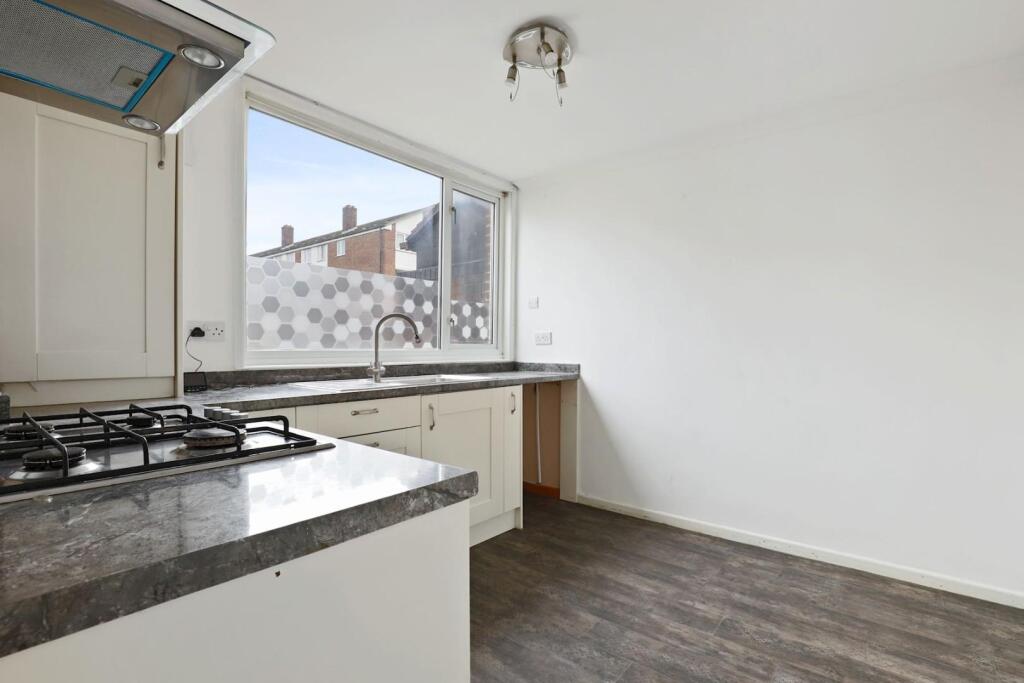 01-0f52JHPropWpen - Flat C, 15 Lynette Road - 3 (1