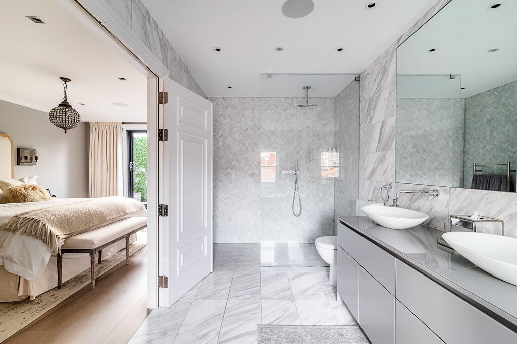 Tavistock_Street_...