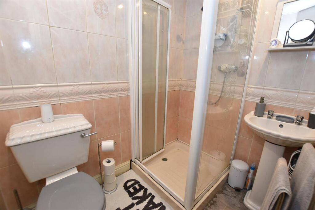 En Suite Shower Room.JPG