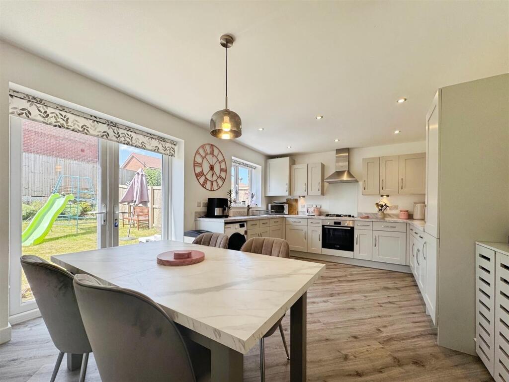 38b345fc--475D-BC4B-3B866AB1763F-18337-000008D6061